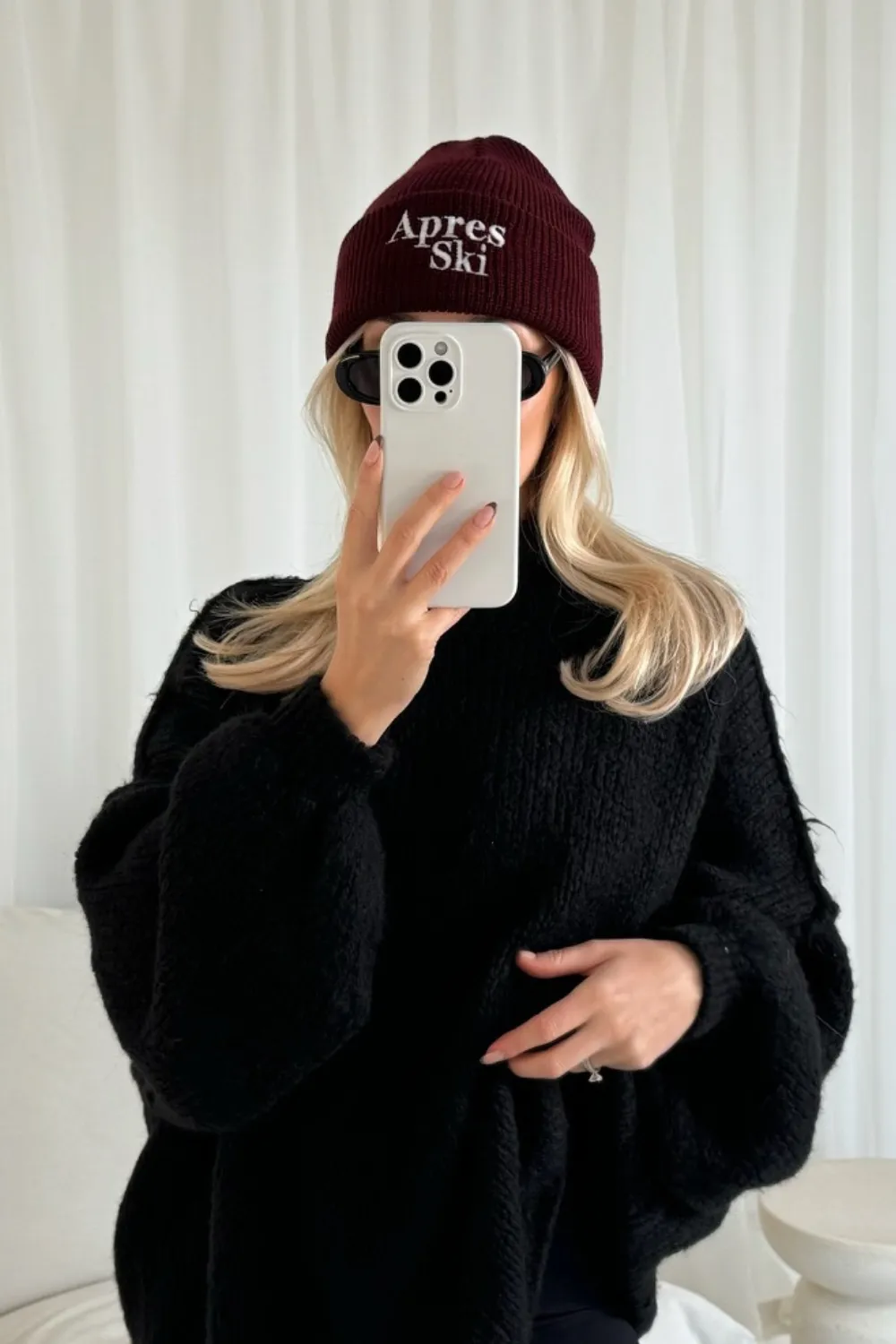 Apres ski burgundy embroidered knit beanie hat