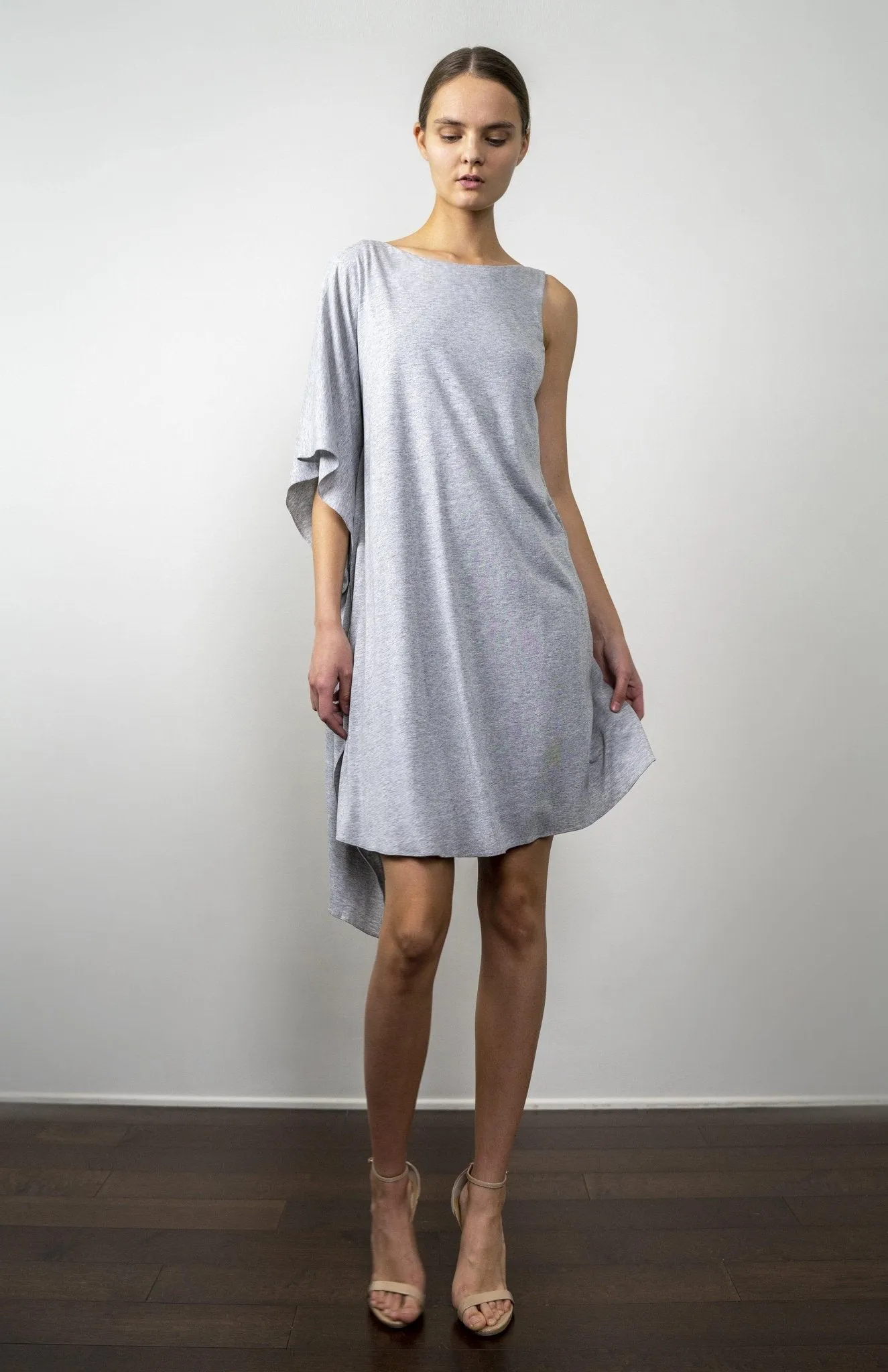 Serres | Minimal Lines: Chic Jersey Dress