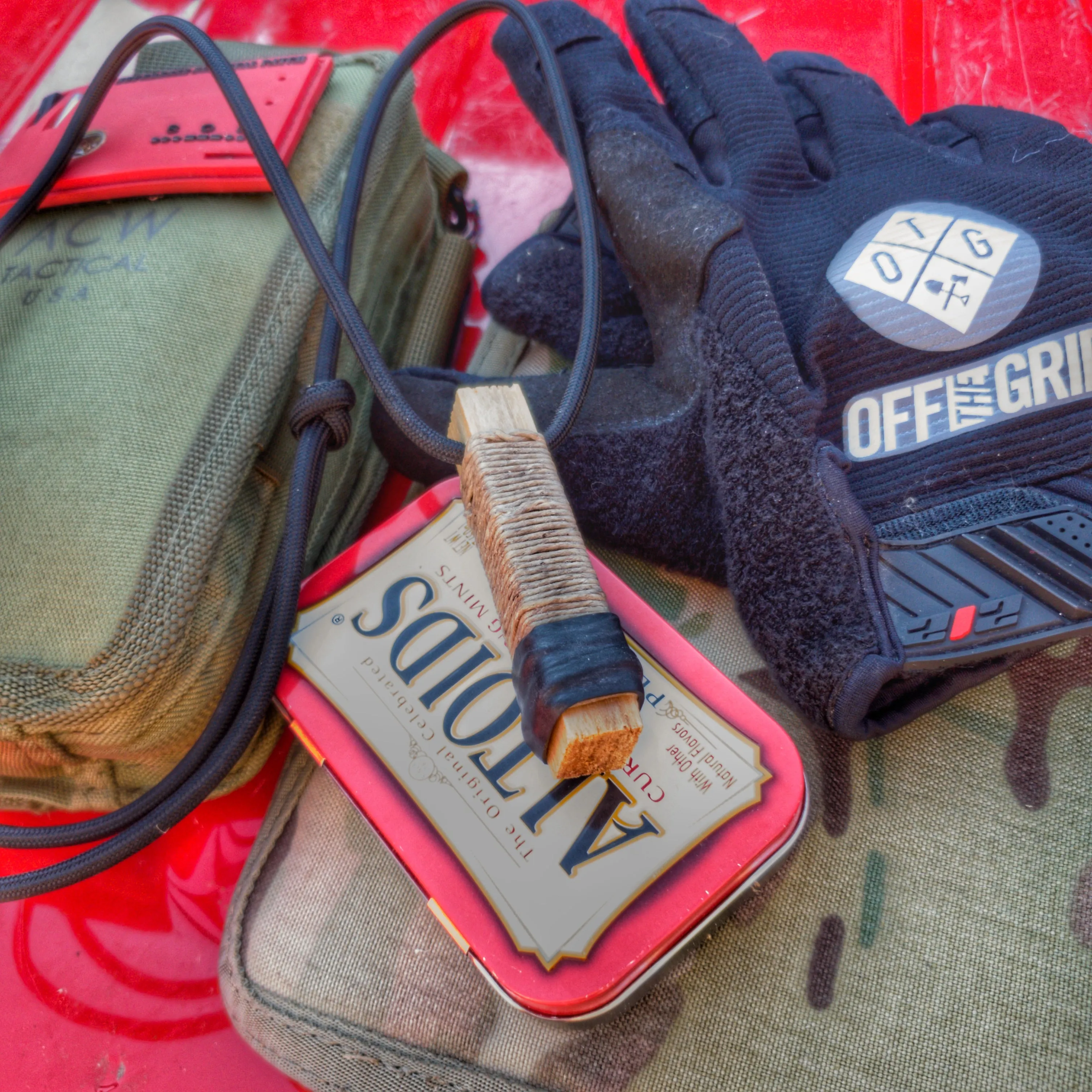 Survival Craft Collar: ParaCord Necklace, wire, fishline, tinder, firestarter, waxed wood.