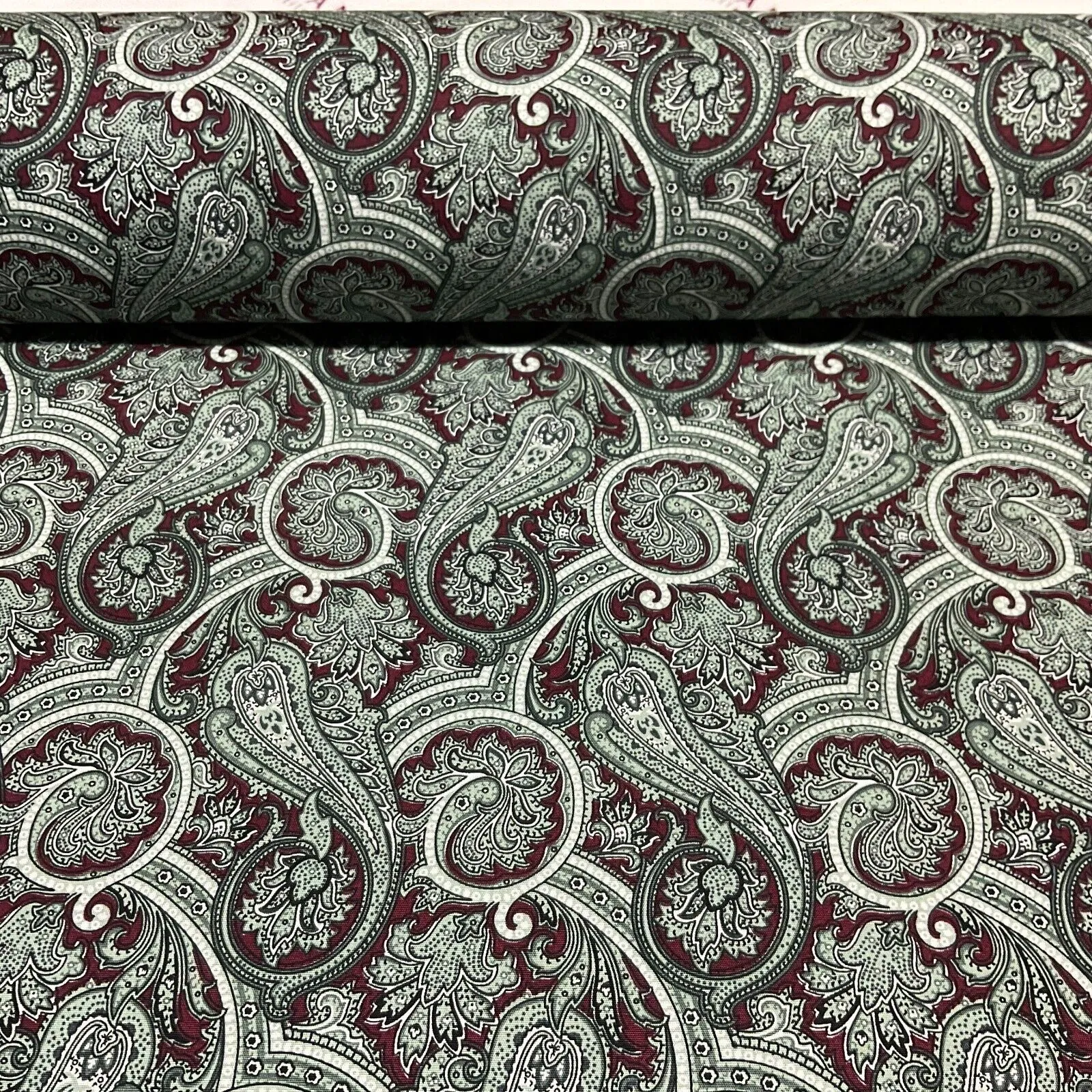 Vintage Paisley 100% cotton poplin printed dress craft fabric 112cm wide M1745