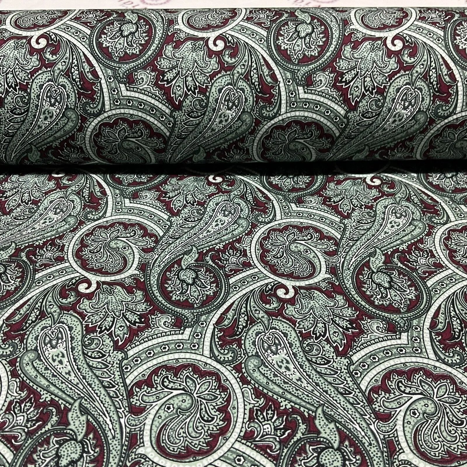 Vintage Paisley 100% cotton poplin printed dress craft fabric 112cm wide M1745