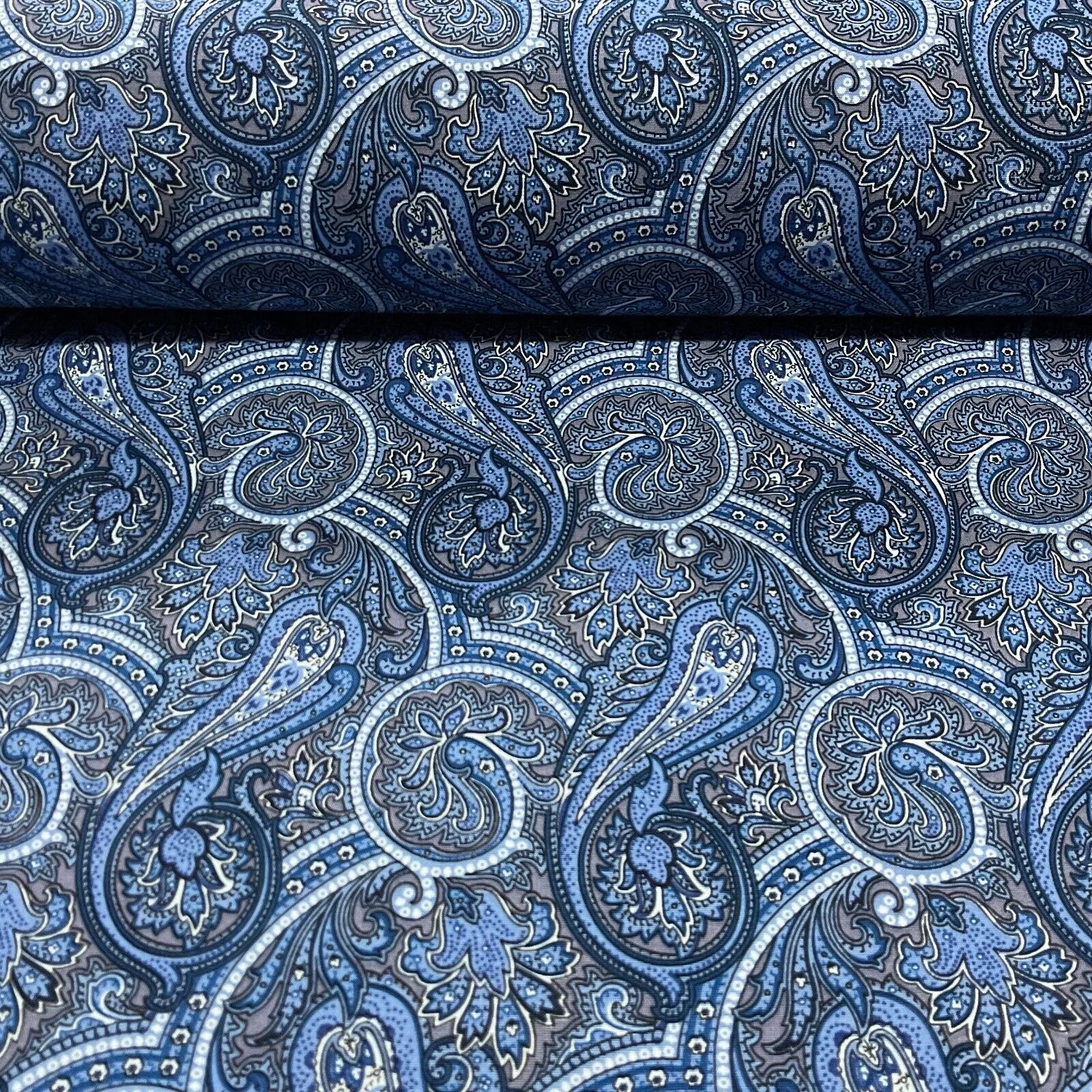 Vintage Paisley 100% cotton poplin printed dress craft fabric 112cm wide M1745