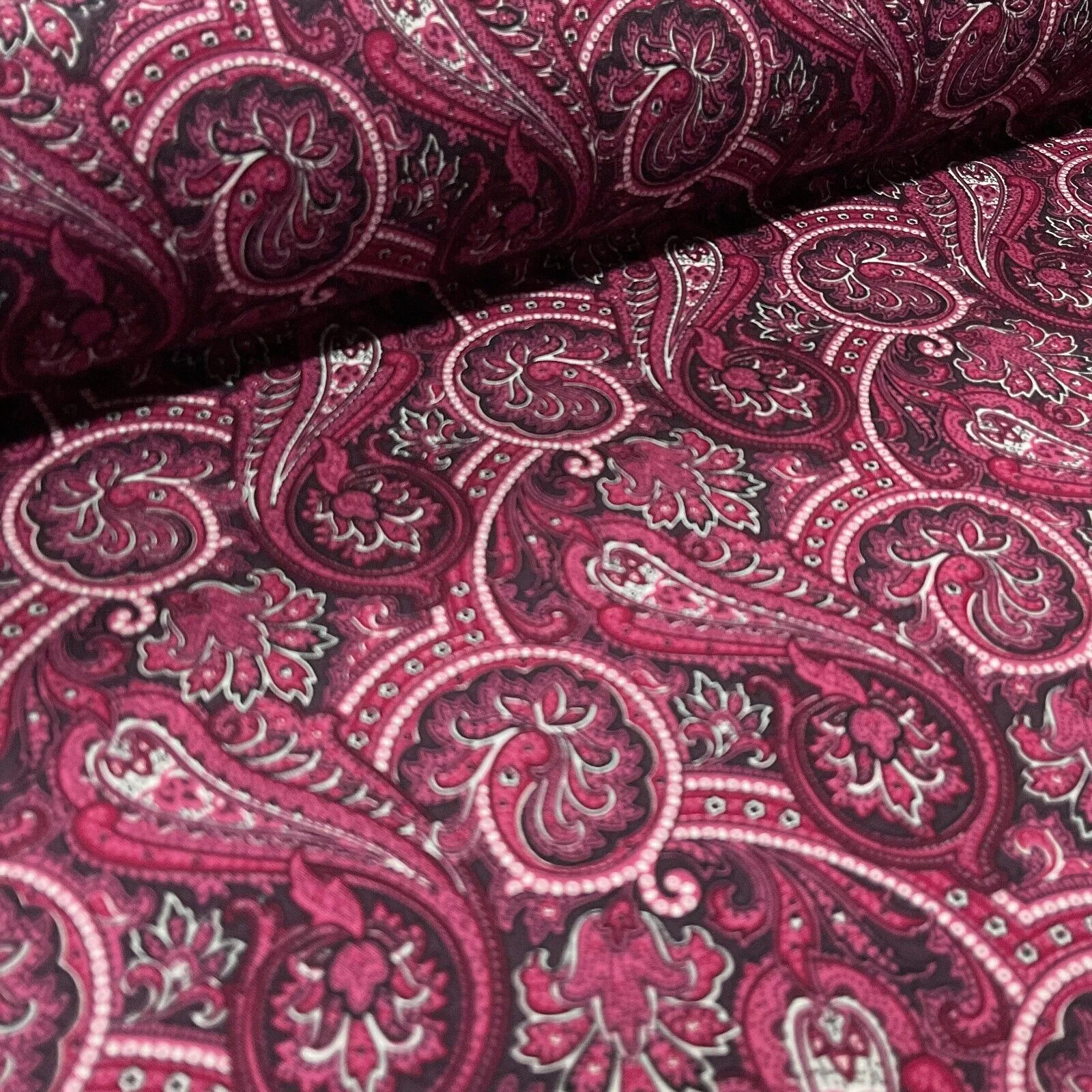 Vintage Paisley 100% cotton poplin printed dress craft fabric 112cm wide M1745