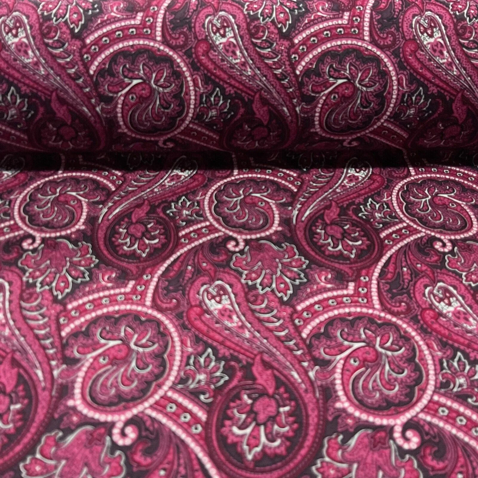 Vintage Paisley 100% cotton poplin printed dress craft fabric 112cm wide M1745