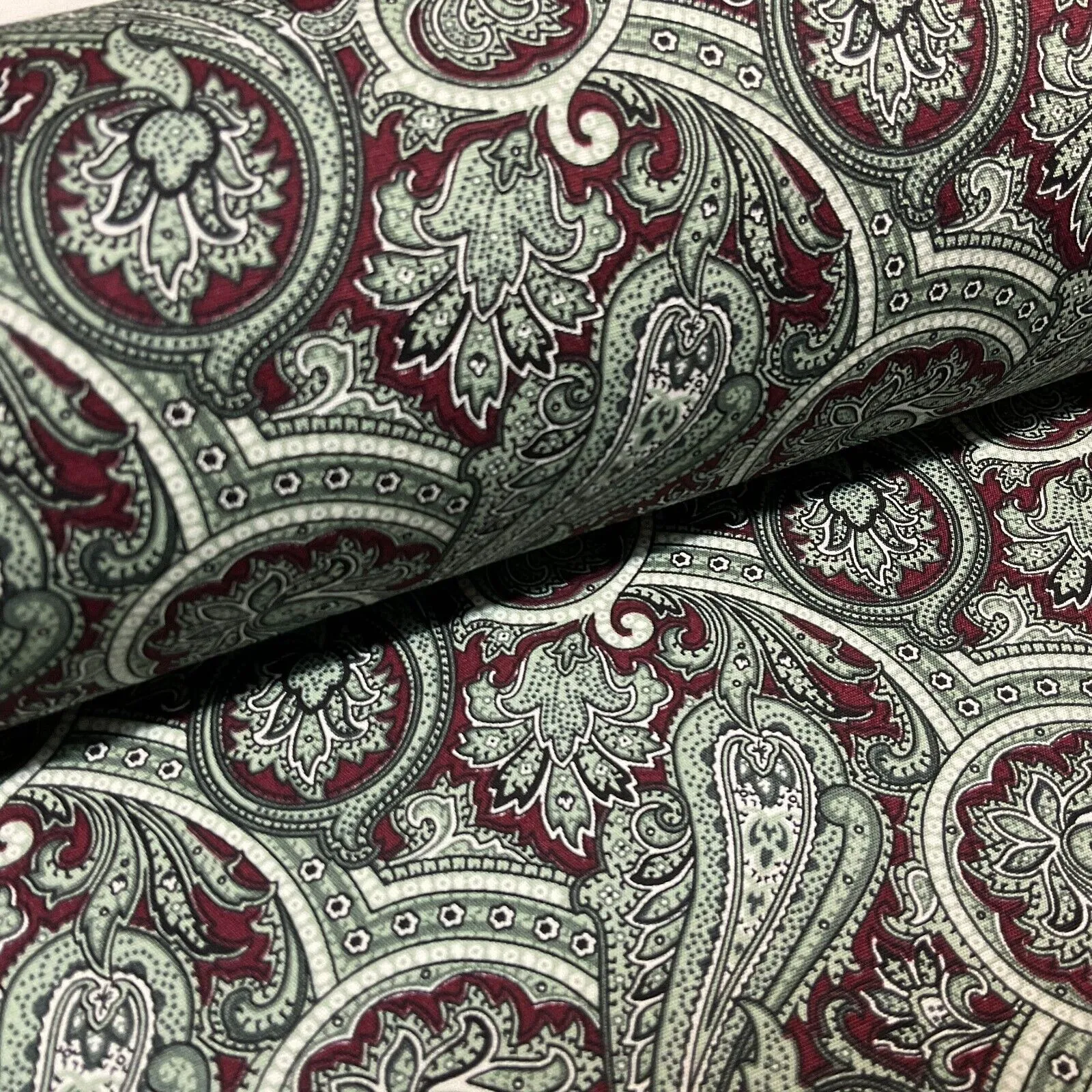 Vintage Paisley 100% cotton poplin printed dress craft fabric 112cm wide M1745