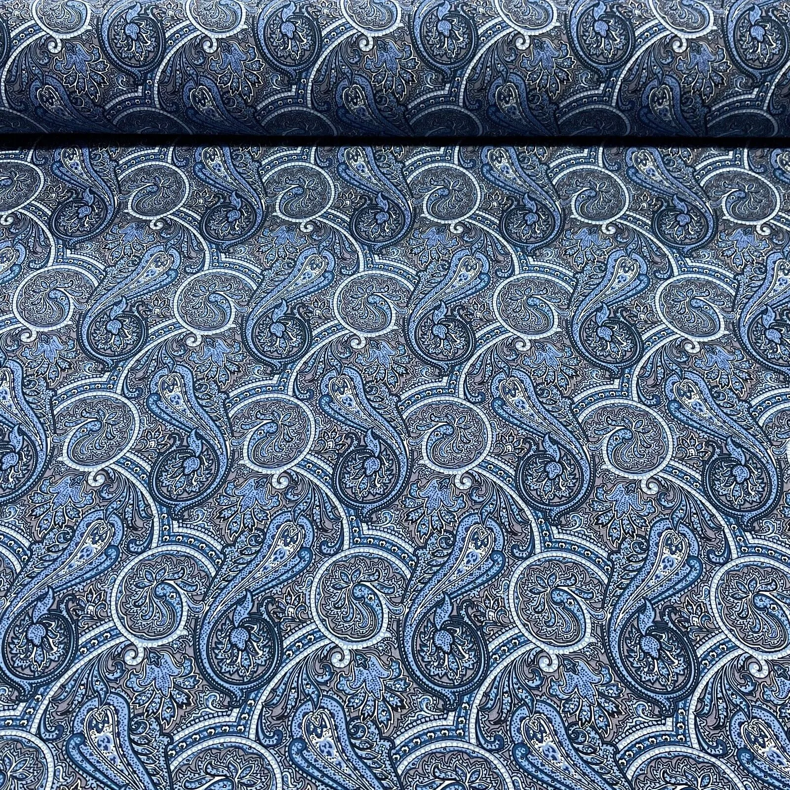 Vintage Paisley 100% cotton poplin printed dress craft fabric 112cm wide M1745