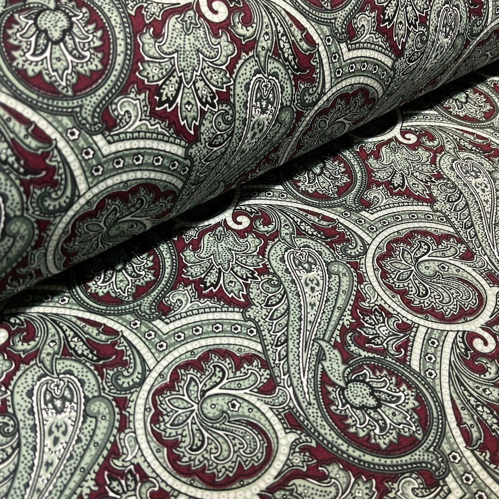 Vintage Paisley 100% cotton poplin printed dress craft fabric 112cm wide M1745