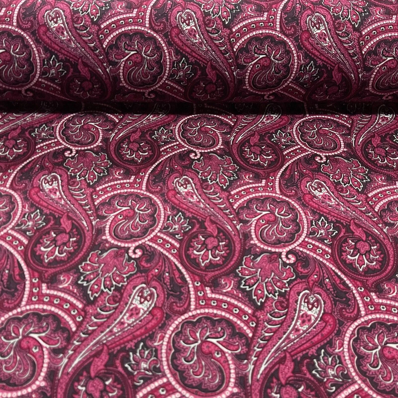 Vintage Paisley 100% cotton poplin printed dress craft fabric 112cm wide M1745