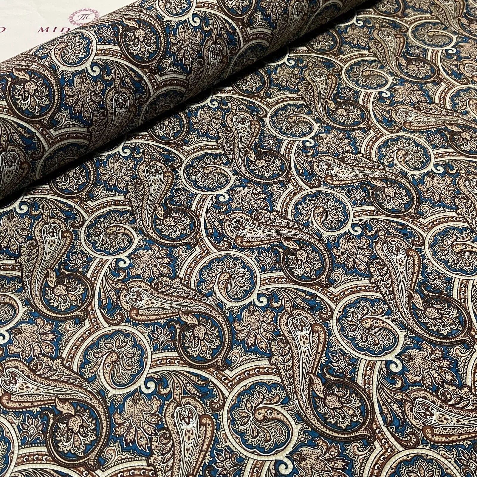 Vintage Paisley 100% cotton poplin printed dress craft fabric 112cm wide M1745