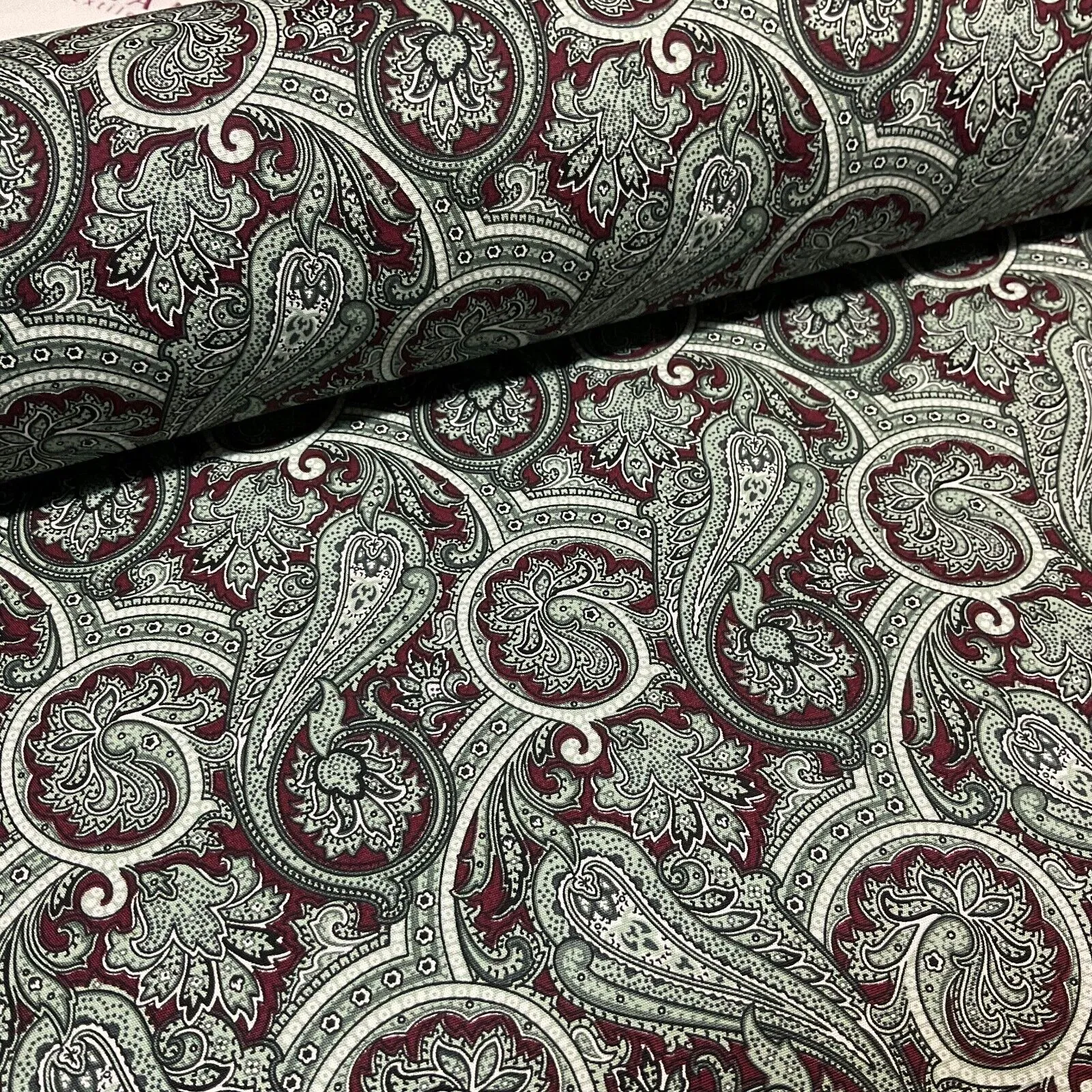 Vintage Paisley 100% cotton poplin printed dress craft fabric 112cm wide M1745