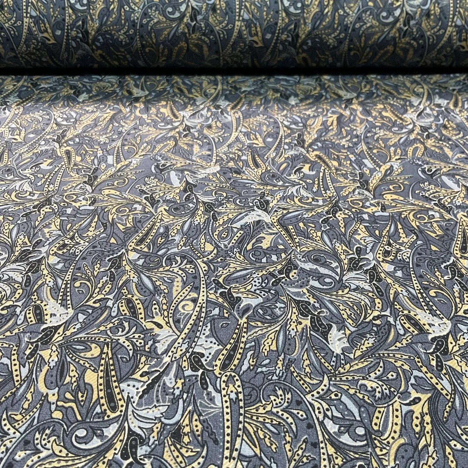 Vintage Paisley Cotton Poplin printed dress craft fabric 112cm wide M1743