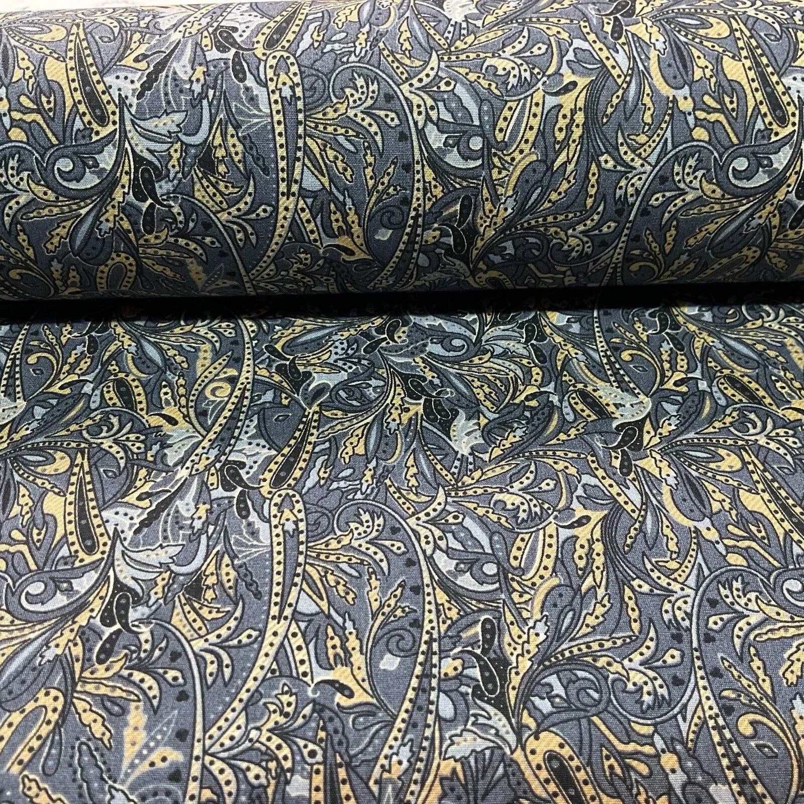 Vintage Paisley Cotton Poplin printed dress craft fabric 112cm wide M1743