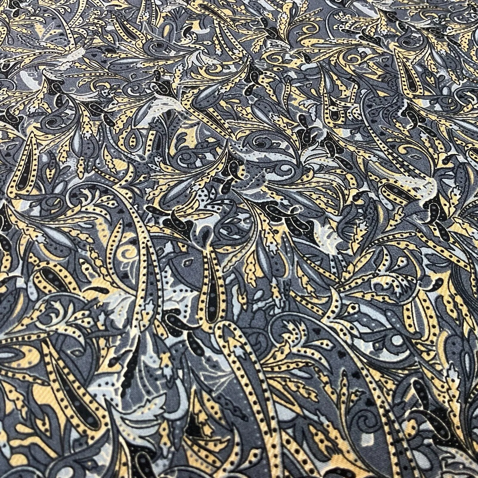 Vintage Paisley Cotton Poplin printed dress craft fabric 112cm wide M1743